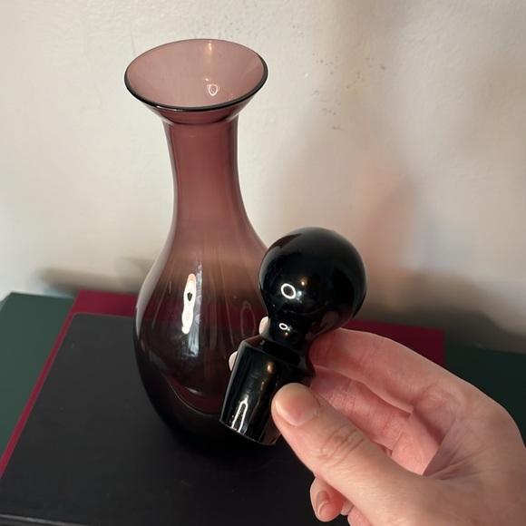 MCM VTG Amethyst Purple Glass Decanter w/ Stopper by International Silver Co. - Picture 4 of 7